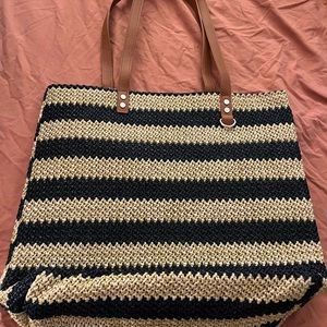 Thirty-One gifts Around Town Tote. Excellent used condition.